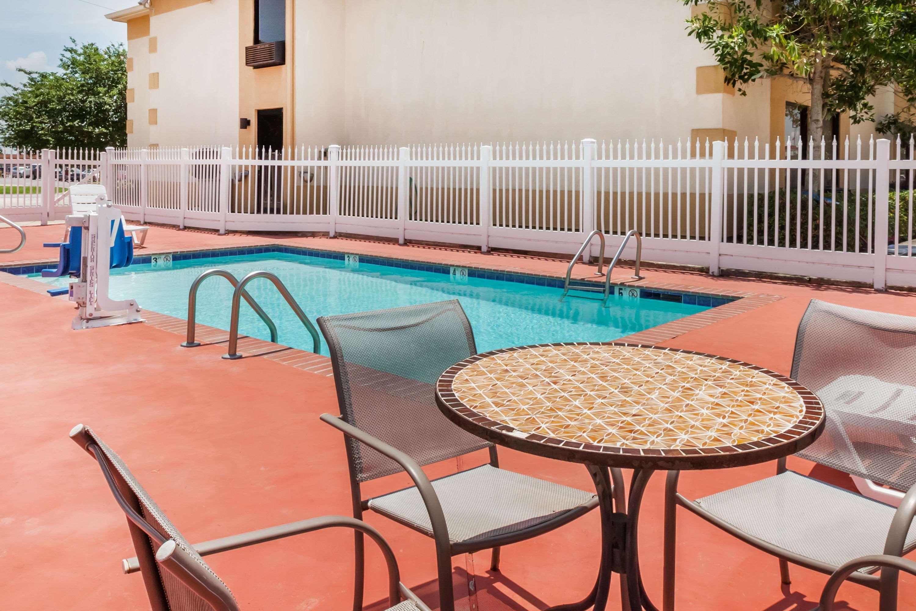 Days Inn & Suites By Wyndham New Iberia Exteriér fotografie