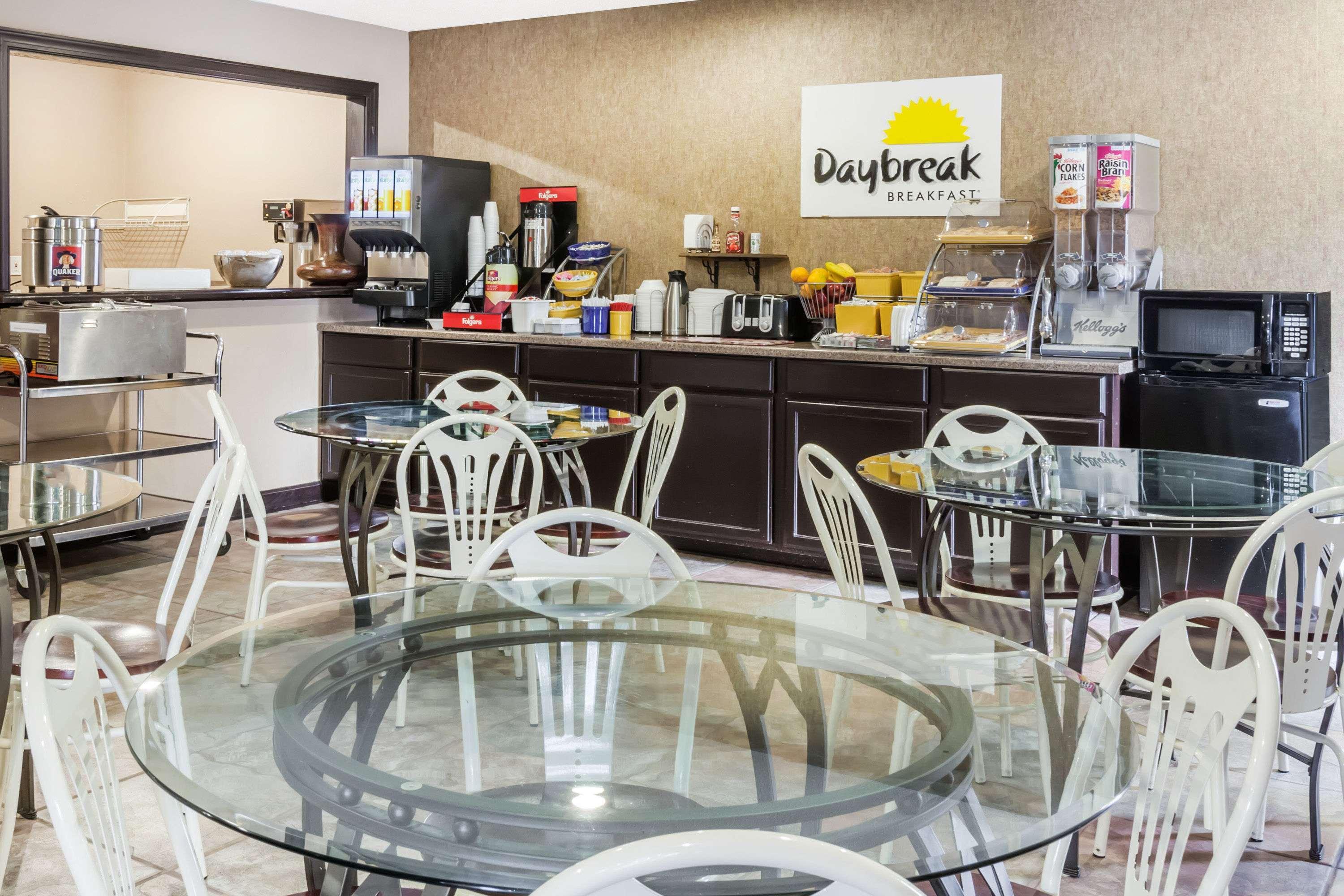 Days Inn & Suites By Wyndham New Iberia Exteriér fotografie